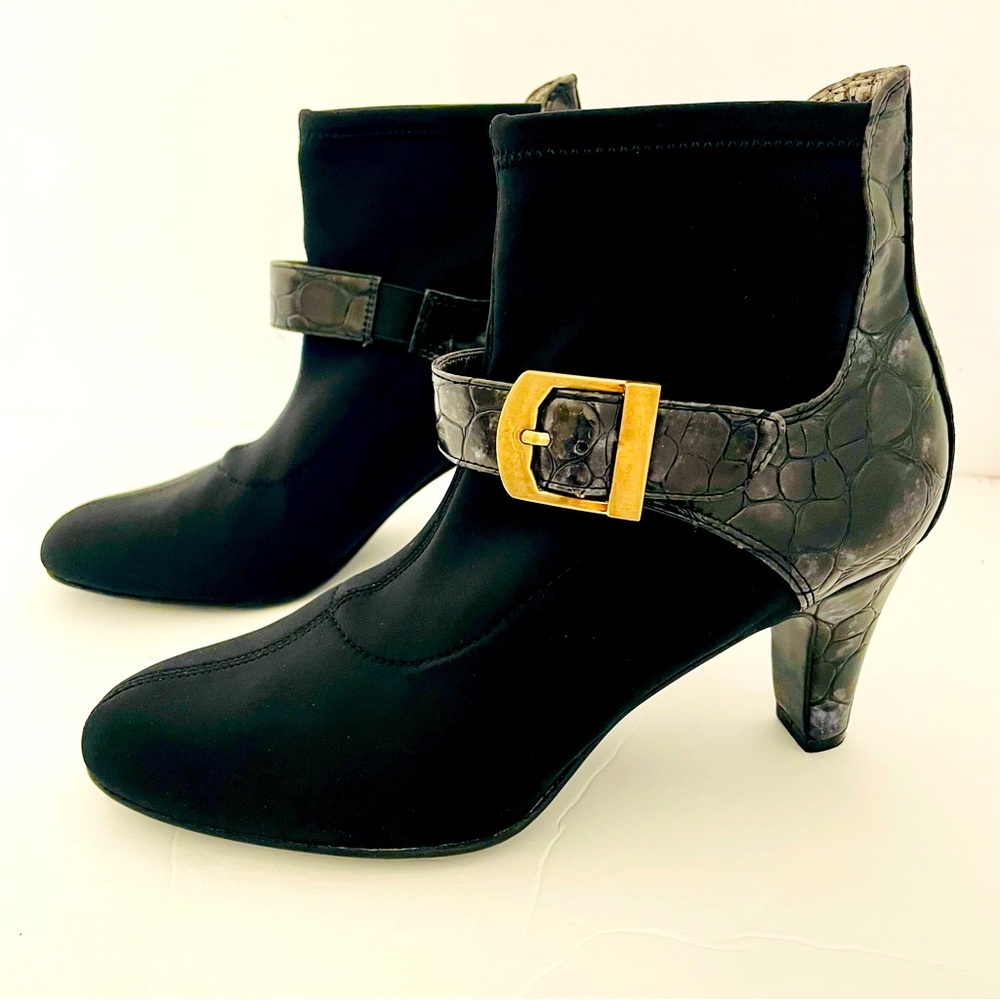 Women’s Boots AJ Valenci Womens Black Faux Alligator Ankle boots Size 7.5